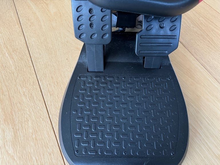 Thrustmaster Ferrari 458 Spider Steering wheel with foot pedals - Red- Black