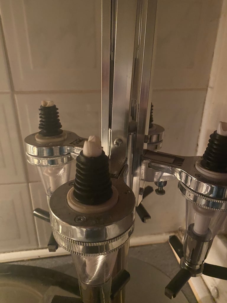 Gantry drinks dispenser 