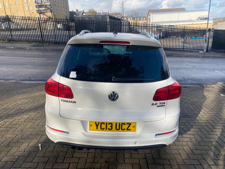2013 Volkswagen Tiguan 2.0 TDi BlueMotion Tech R-Line 177 5dr DSG ESTATE Diesel Automatic
