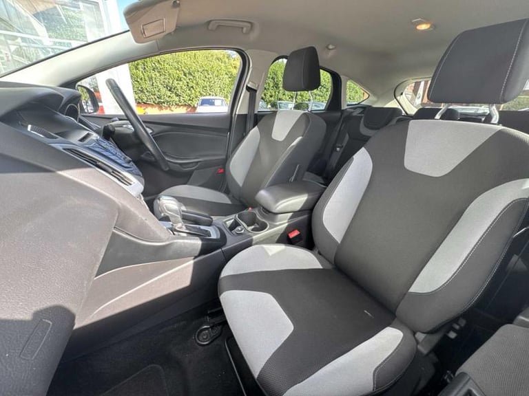 2014 Ford Focus 1.6 125 Zetec Navigator 5dr Powershift HATCHBACK PETROL Automatic