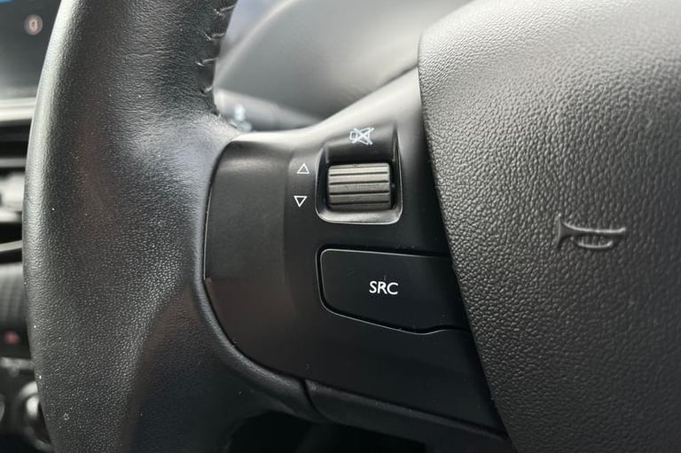 2017 Peugeot 2008 1.6 BlueHDi 100 Active 5dr - MOT'D TO JUNE 2026, 2 KEYS, TOUCHSCREEN, BLUET Est...