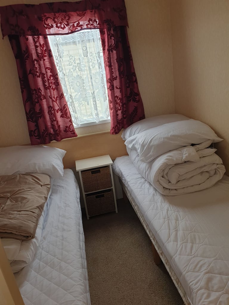 FOR HIRE/RENT/TO LET 8 BERTH 3 BEDROOMED CARAVAN AT CHAPEL ST LEONARDS SKEGNESS (NOT INGOLDMELLS)