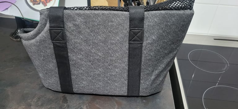 Pet carrier bag