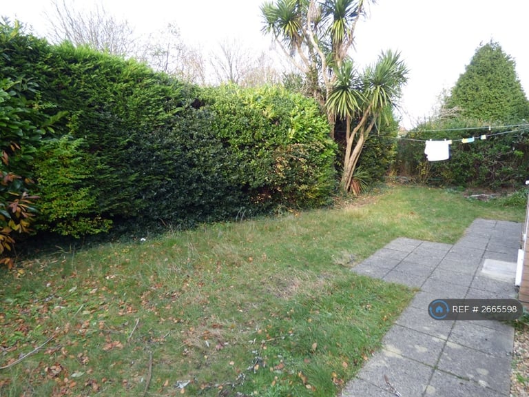 3 bedroom flat in Methuen Road, Bournemouth, BH8 (3 bed) (#2665598)