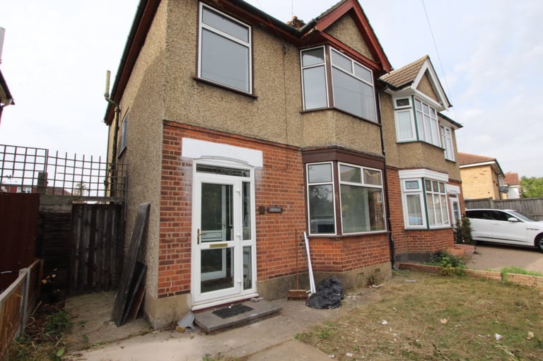 4 bedrooms semi detached to rent, Whitehall Lane , Grays, RM17 