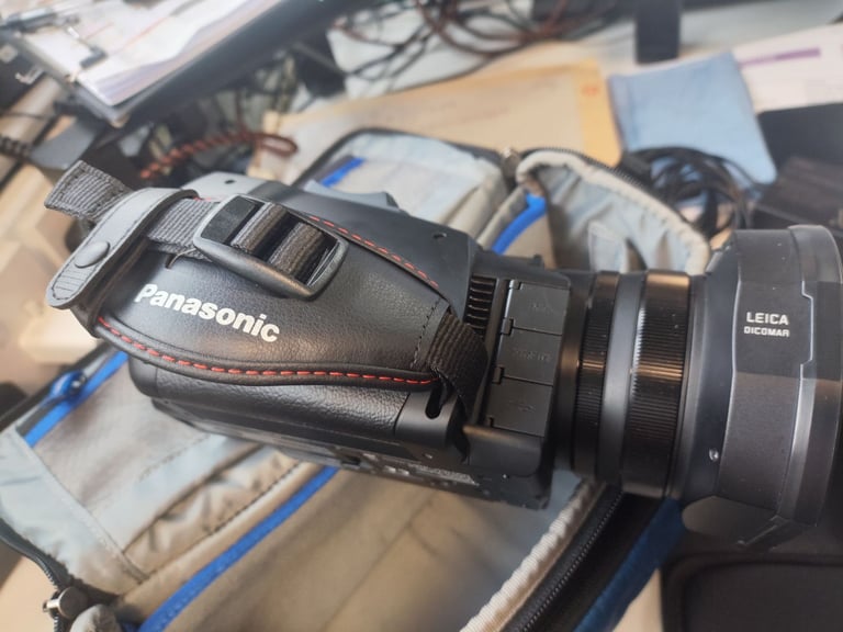 Panasonic UHD 4K Camcorder HC-X1500 with Extra Battery in Immaculate Condition
