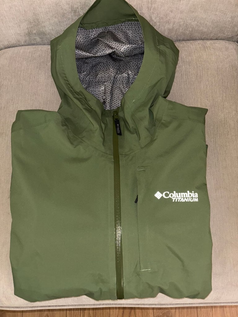 Men's Columbia Ampli-Dry Waterproof Jacket. Medium. Excellent Condition. Cost £170, accept £75 ono