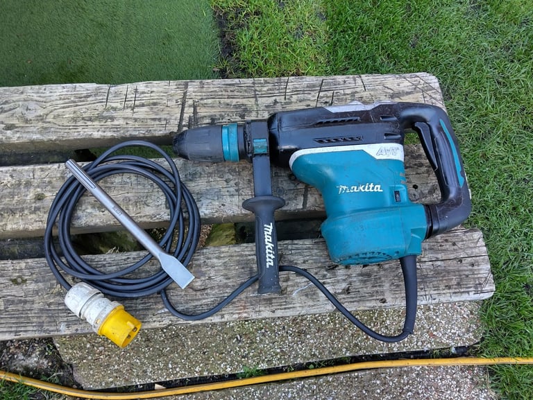 image for Makita HR4013C SDS Max Rotary Hammer AVT 110v breaker
