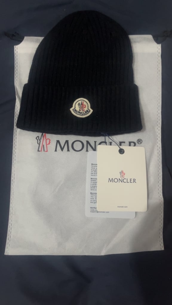 Moncler beanie 