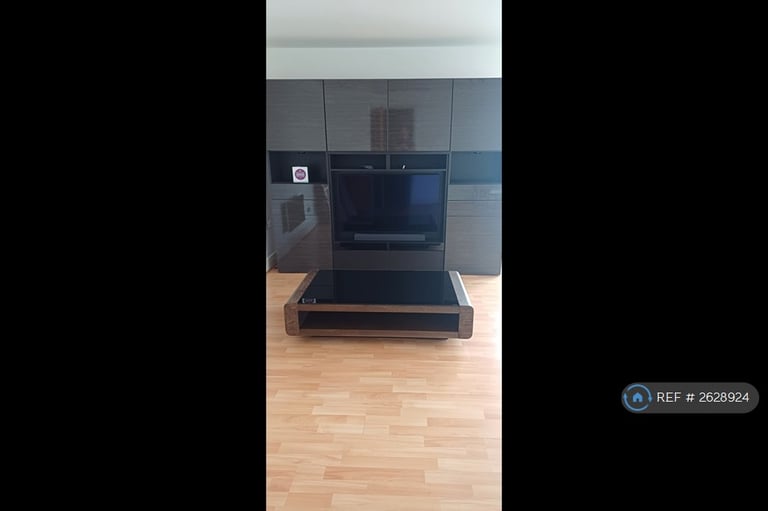 1 bedroom flat in St Davids Square, Canary Wharf, E14 (1 bed) (#2628924)
