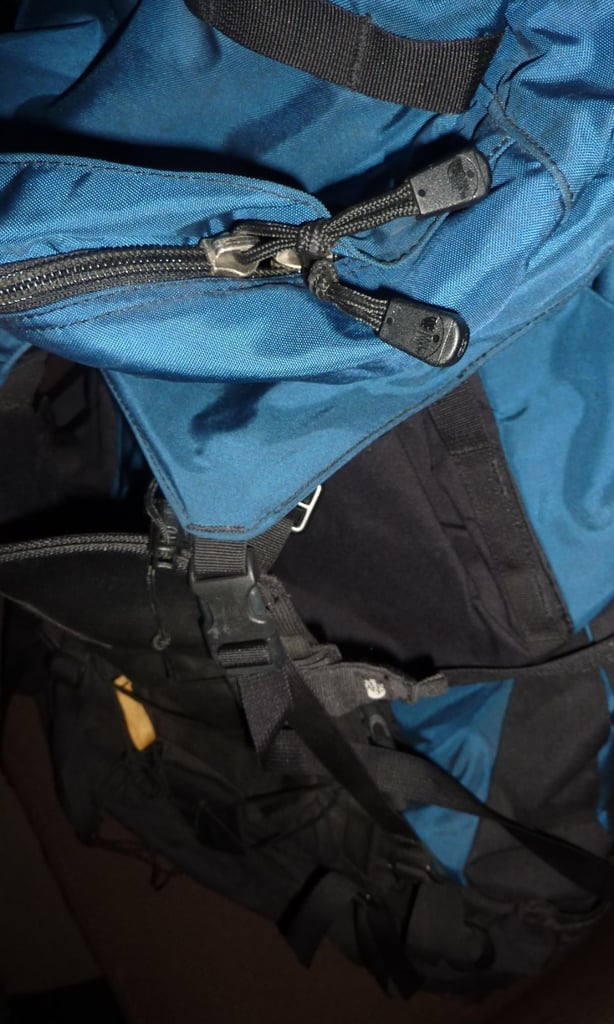 NORTH FACE Hiking Backpack Mule Bag Large Vigor BLACK BLUE Spacious Camping Excellent Back Pack!