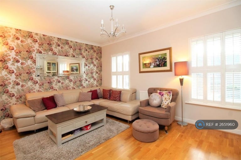 4 bedroom house in Park Cliff Road, Greenhithe, DA9 (4 bed) (#2651960)