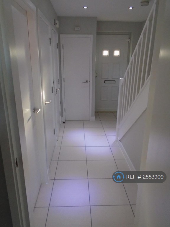 2 bedroom flat in Mulsanne Row, Crewe, CW1 (2 bed) (#2663909)