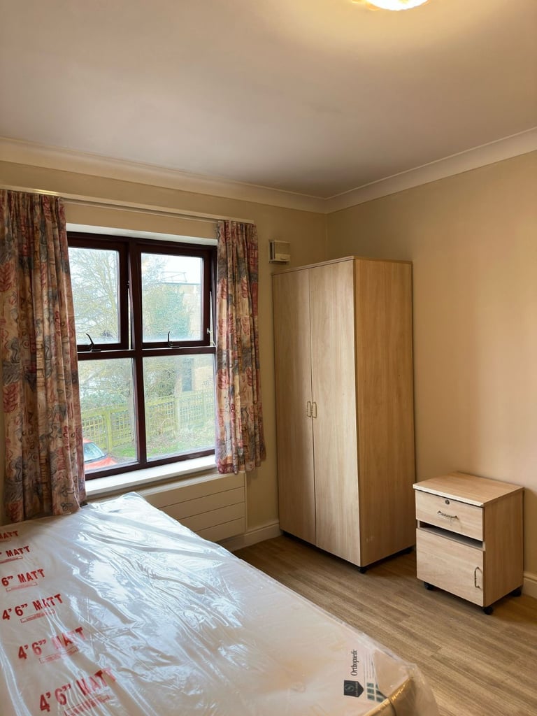 SELF CONTAINED STUDIO / DSS ACCEPTED/ NEWLY REFURBISHED