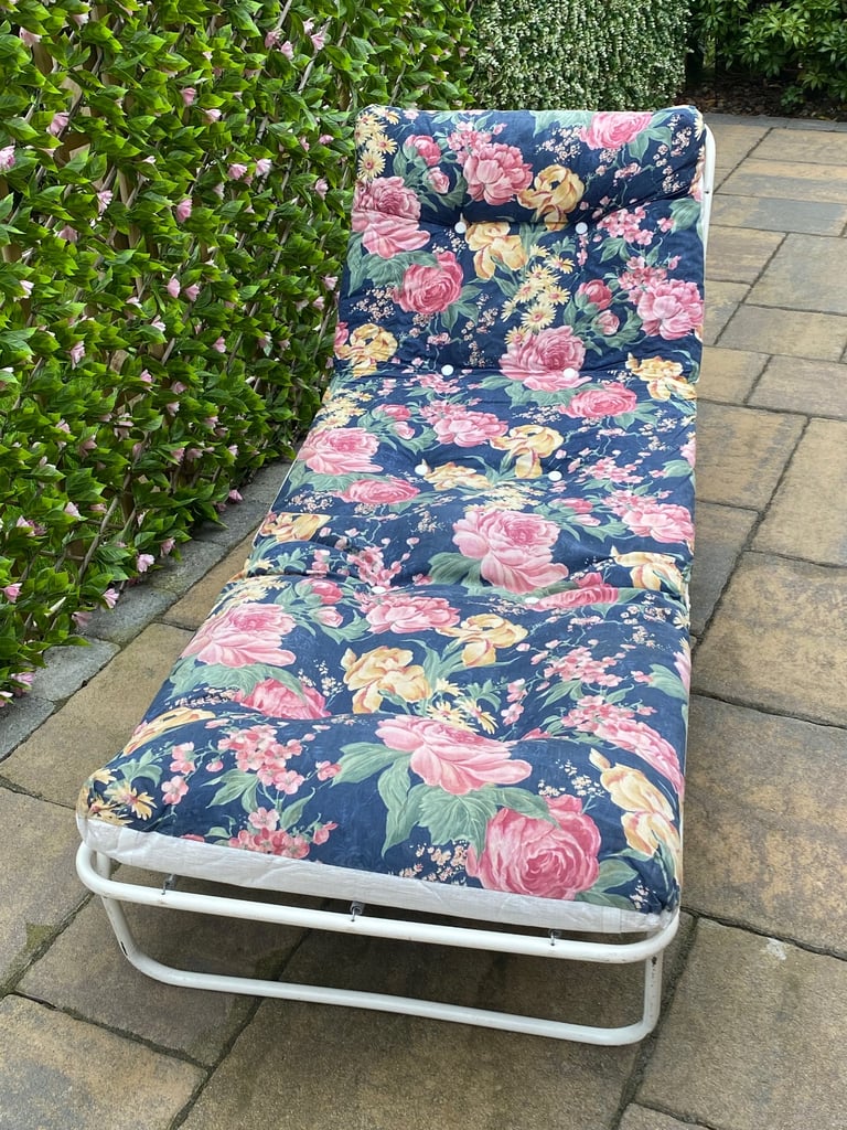 Sun lounger/spare bed