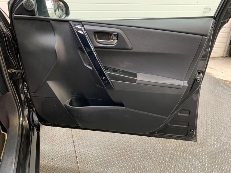 2018 Toyota Auris 1.8 VVT-h Design CVT Euro 6 (s/s) 5dr HATCHBACK Petrol/Electric Hybrid Automatic