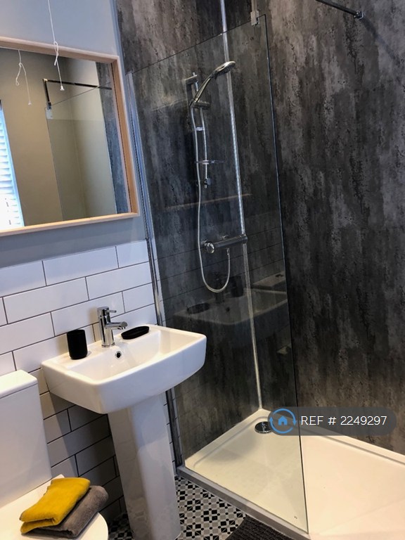 6 bedroom house in Gresford Avenue, Liverpool, L17 (6 bed) (#2249297)