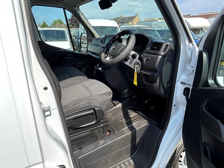 2020 Renault Master LM35dCi 135 Business Medium Roof Van ECODRIVE PANEL VAN Diesel Manual