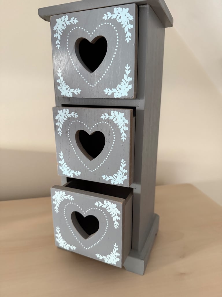 Gorgeous table top drawer set for jewellery or just bit and bobs