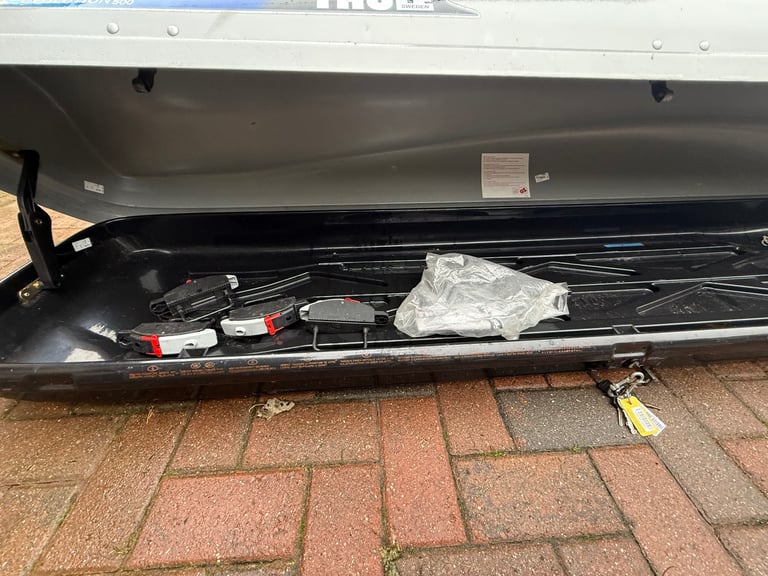 Thule ski roof box