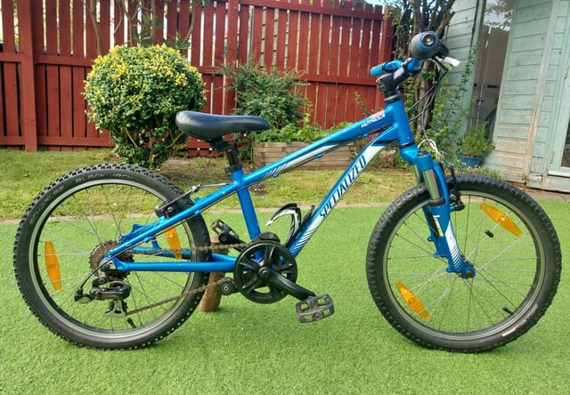 Specialized hotrock childs bike, suit age 6 to 8 years, 20