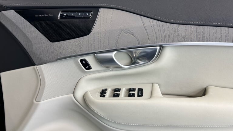 2024 Volvo XC90 Plus, B5 AWD Mild hybrid, Petrol, Dark, 7 Seats (Blond Leather, BLIS) Estate Petr...