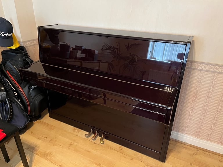Evestaff Piano (Mahogany)