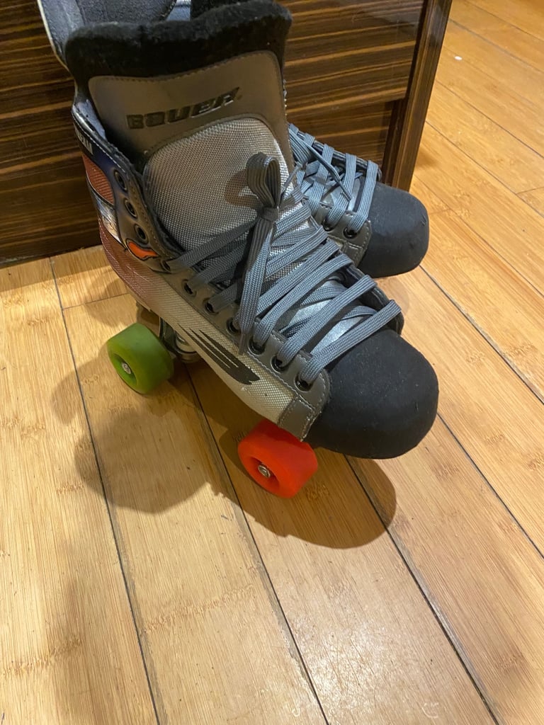 image for BAUERS VAPOR STREAM ROLLER SKATE. SIZE 8 & A HALF £100 