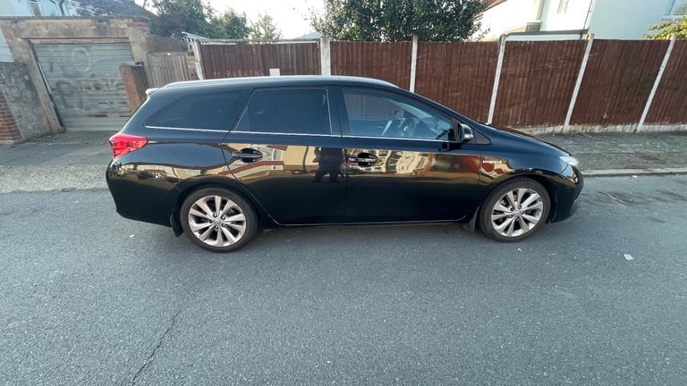 Toyota Auris Hybrid 1.8 EXCEL VVT-I CVT Automatic FIRST OWNER NEW BATTERY