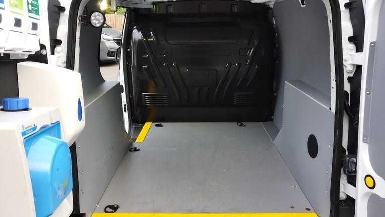 2017 Ford Transit Connect 220 L1 SWB EURO 6,AIR CONDITIONING,FRONT+REAR PARKING SENSORS,PARK ASSI...