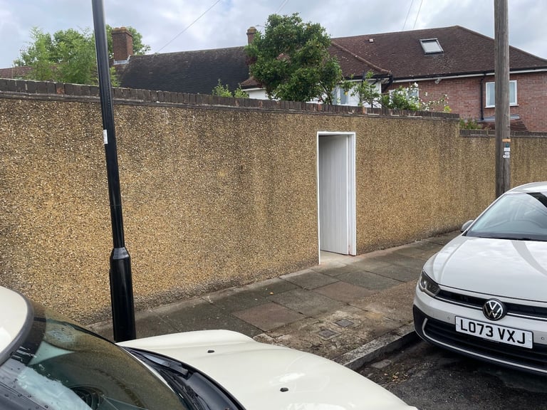 Large, Secure Garage/Storage in Twickenham 