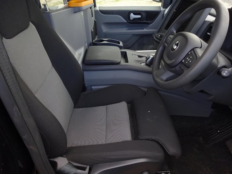 2024 74 REG LEVC TX VISTA COMFORT PLUS TAXI CAB HYBRID AUTO DAMAGED SALVAGE