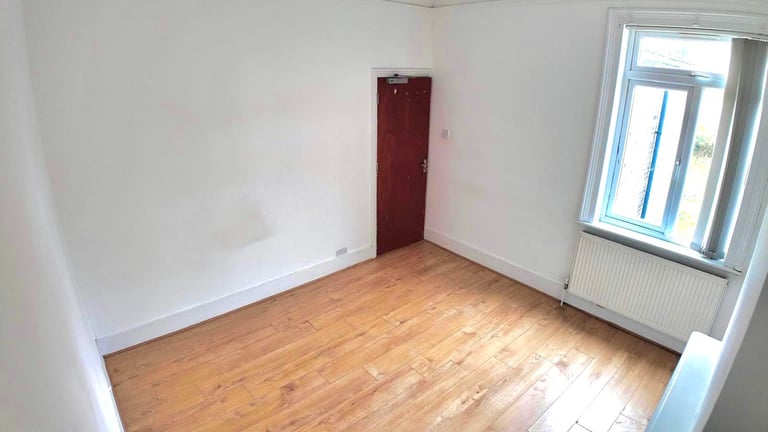 (Not a studio)Double room including bills for single occupancy Postcode LU3 1DJ