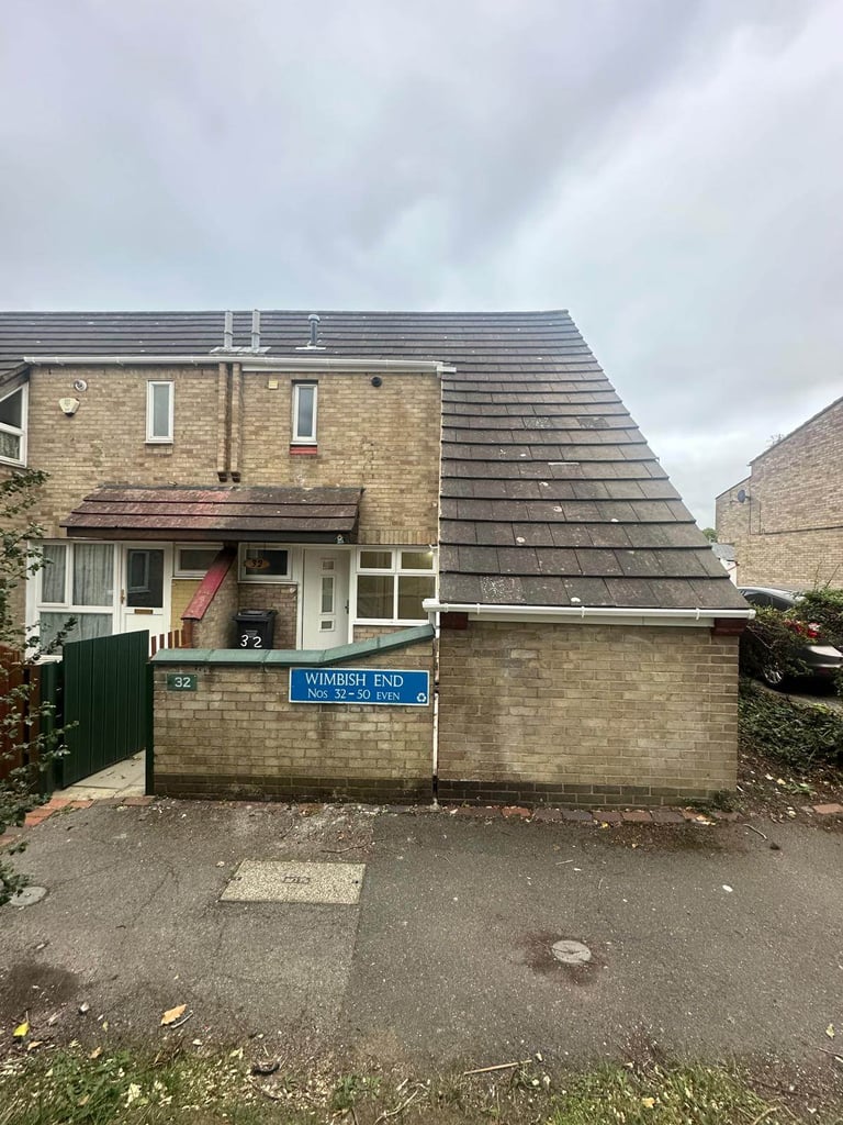 Spacious 3 Bedroom with 2 Reception House Available To Let In Romford (SS13 3PD)