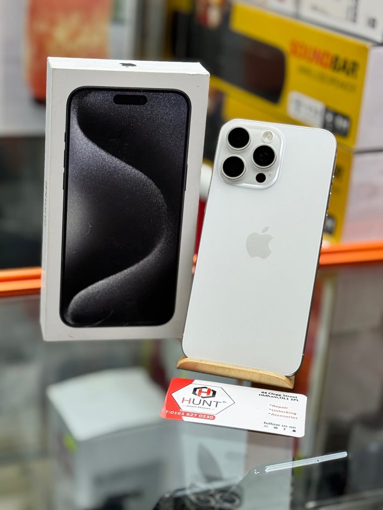 iPhone 15 Pro Max White 256gb Unlocked phone in Mint condition with Shop Warranty 