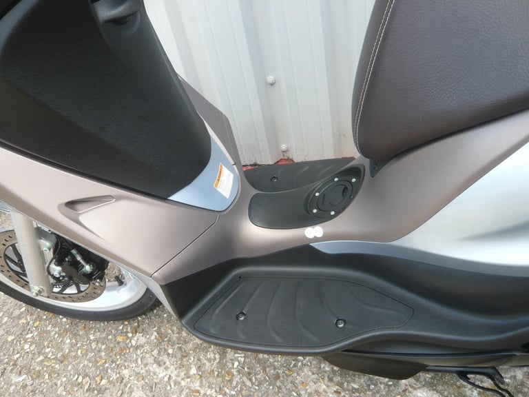 Piaggio Medley 125 2024 SCOOTER LEARNER LEGAL MOPED 50 VISION R RR CB MT YS YBR