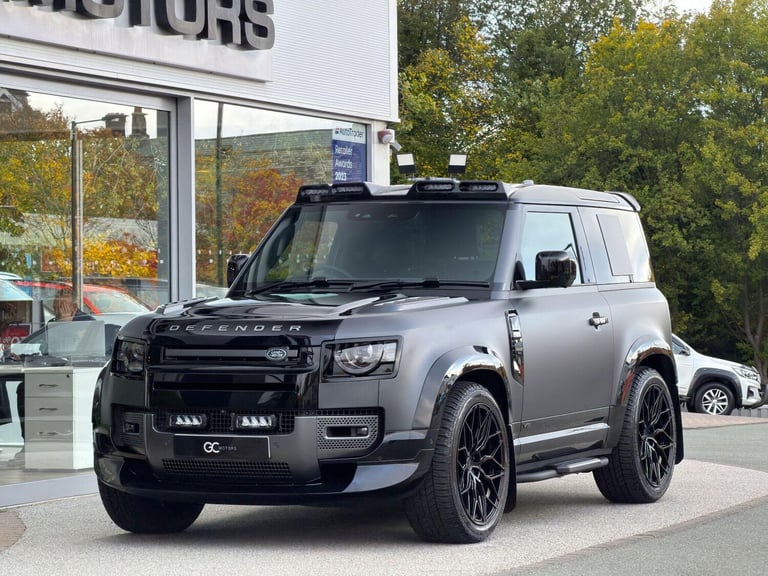 image for 2025 Land Rover Defender 90 5.0 P525 V8 SUV 3dr Petrol Auto 4WD Euro 6 (s/s) (525 ps) ESTATE Petr...