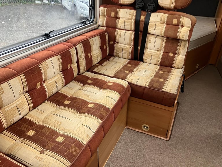 Lunar Fivestar Motorhome Fixed Bed 4 Berth 06’ Renault DCI 120 LWB