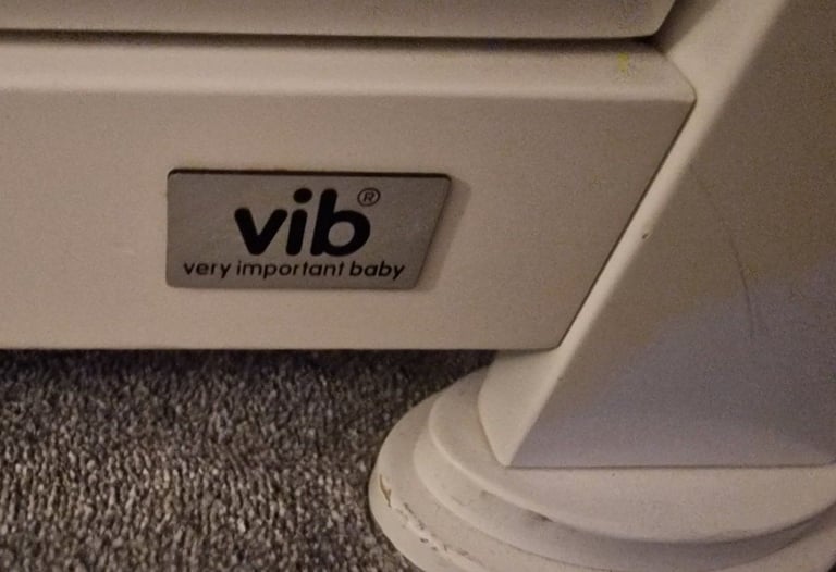 VIB Charmer Elements Wardrobe and Drawers/Changing Table