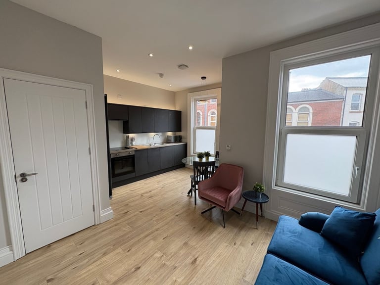 Luxury One Double Bedroom Apartment in Botanic - All Bills Included
