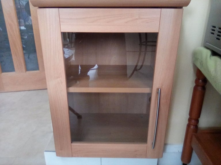 Wall cabinet with glass door
