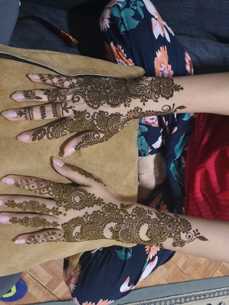 Wedding henna mendhi tattoo artist available 