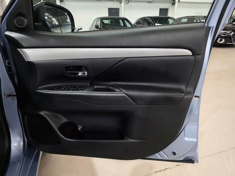 2015 Mitsubishi Outlander 2.0h 12kWh GX4h CVT 4WD Euro 5 (s/s) 5dr ESTATE Petrol/Electric Hybrid ...