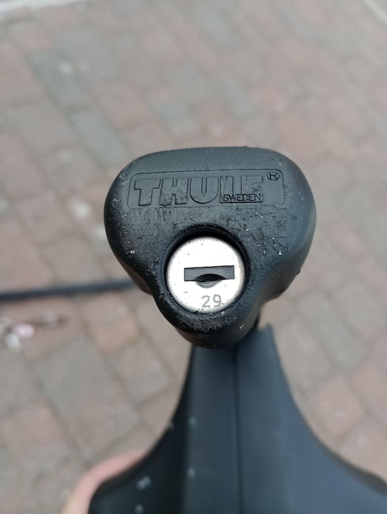 Roof Bars, Thule, 2 Keys, Model Unknown 
