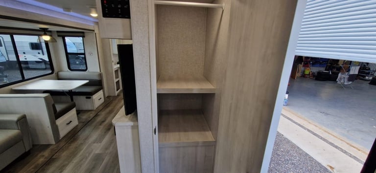 Forest River East To West Longitude 319BH American Caravan 5th Wheel