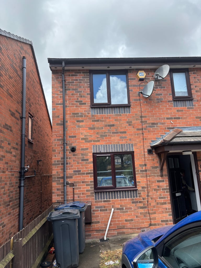 Looking for 3,4 bedroom house 