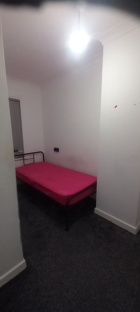 **AVAILABLE** 9 FRANCIS STREET TUNSTALL** 3 BEDROOM** DSS ACCEPTED 