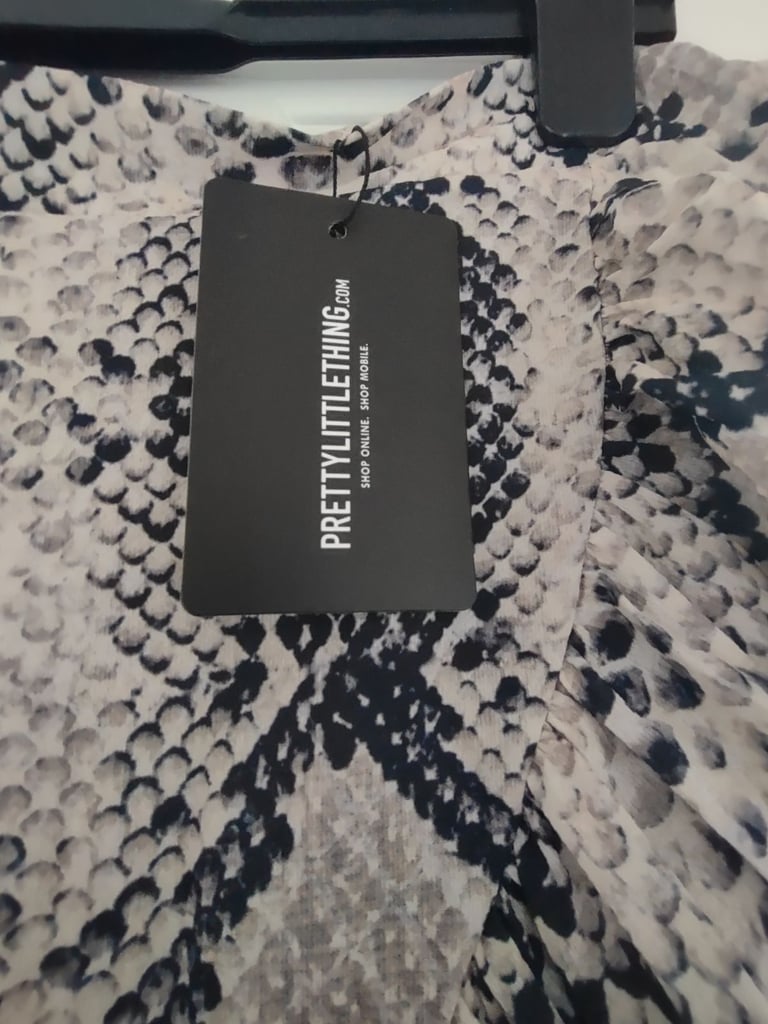 NEW Pretty Little Thing Women Ladies Mini Skirt, Size 14