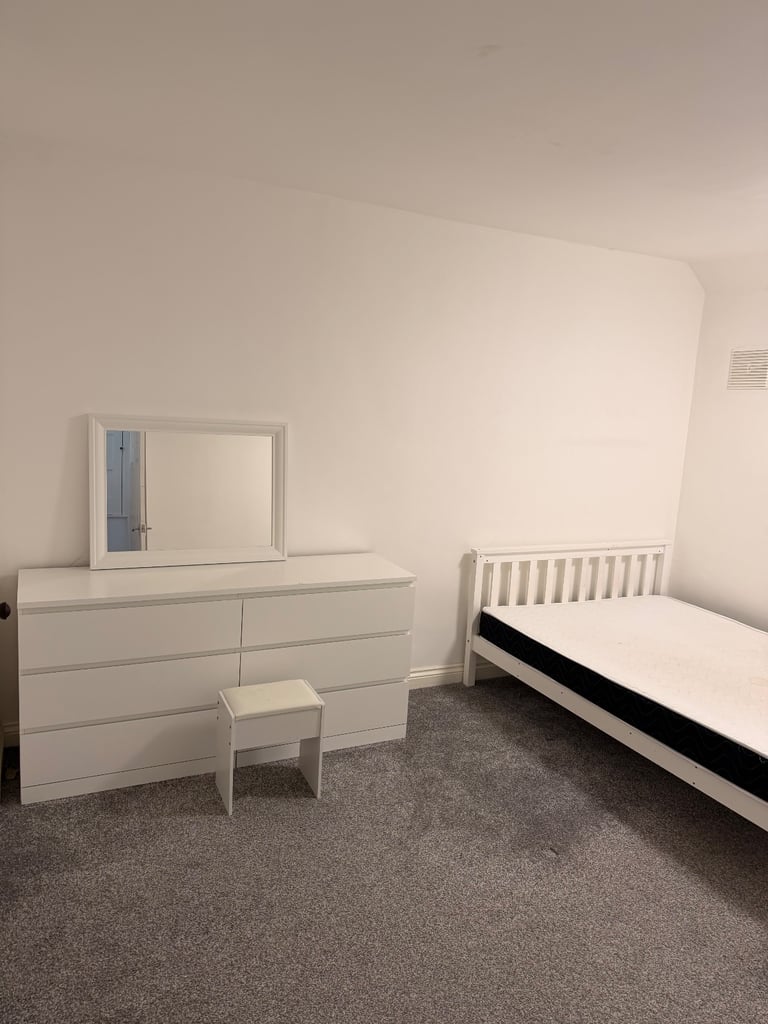 Room to let in shared house (3 Available)