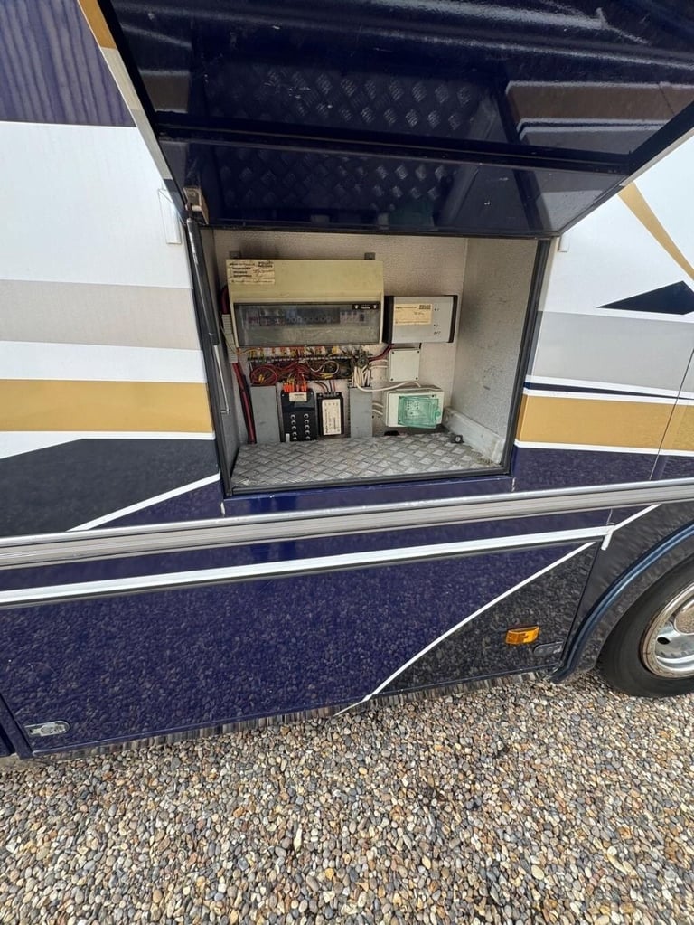 2007 Iveco STRALIS 7 HORSE LEHEL HORSEBOX Diesel Automatic
